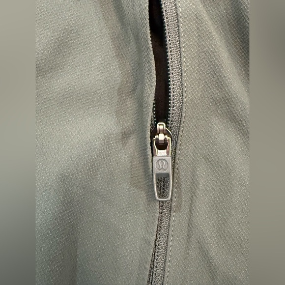 Lululemon License to Train Shorts Men’s Size S - Picture 4 of 7